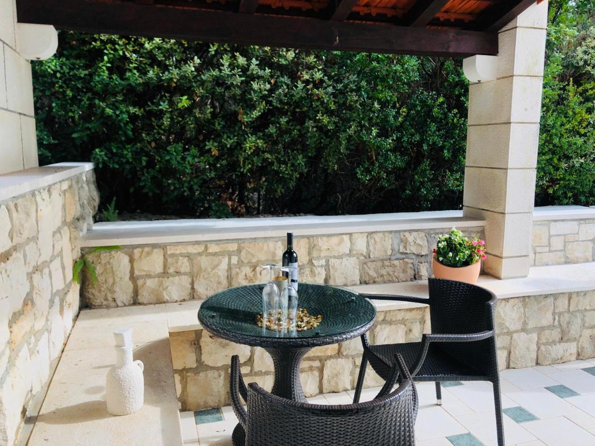 Apartments Blanka Zrnovo Екстер'єр фото