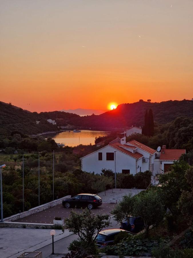 Apartments Blanka Zrnovo Екстер'єр фото