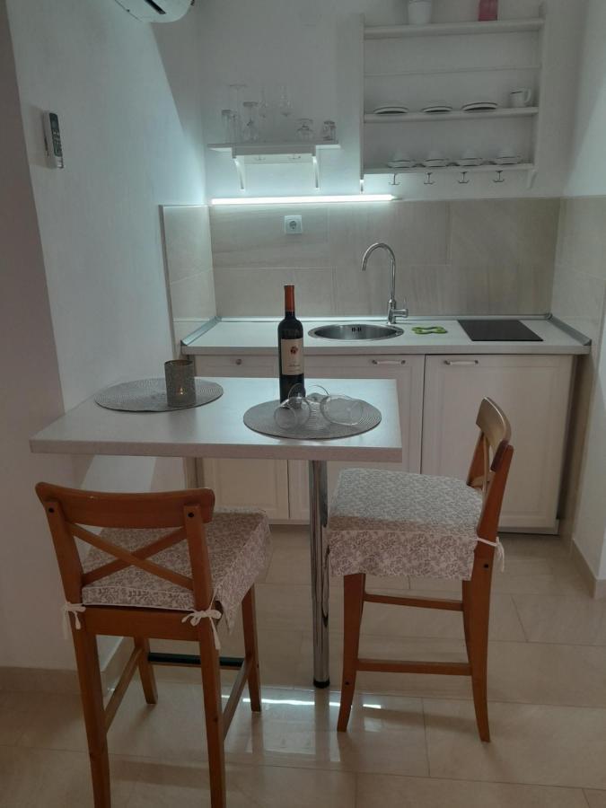 Apartments Blanka Zrnovo Екстер'єр фото