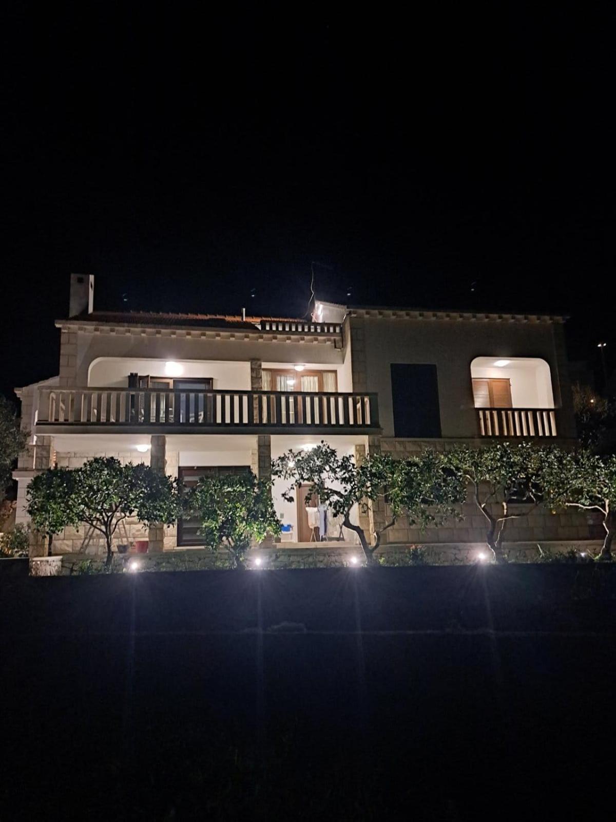 Apartments Blanka Zrnovo Екстер'єр фото