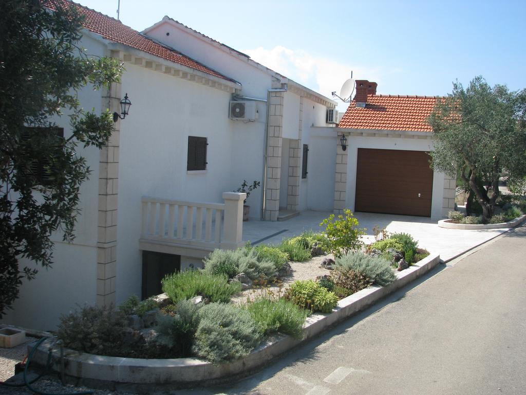 Apartments Blanka Zrnovo Екстер'єр фото