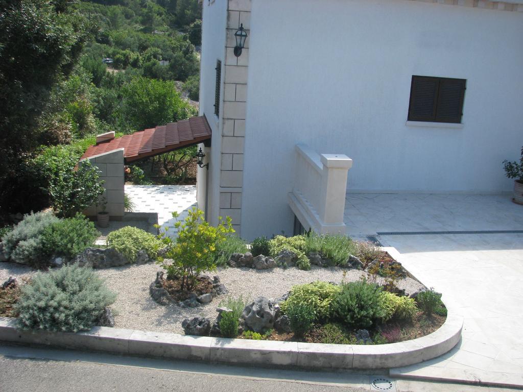 Apartments Blanka Zrnovo Екстер'єр фото