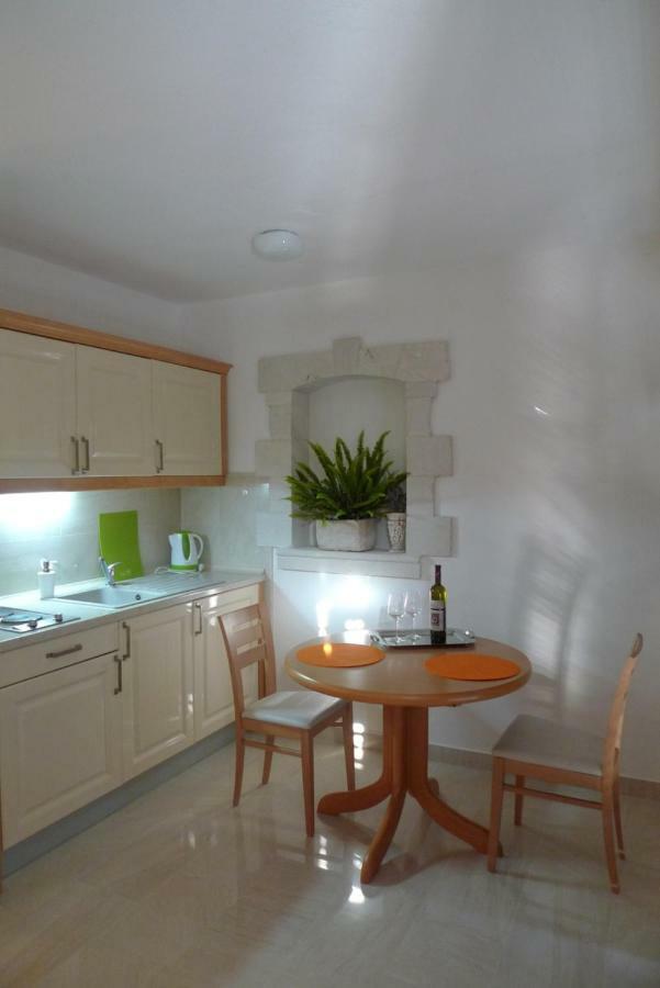 Apartments Blanka Zrnovo Екстер'єр фото